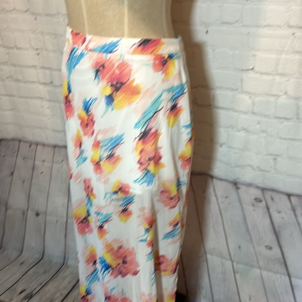 Lush Floral Hi-Low Maxi Skirt Medium Watercolor Print Side Slits White Multi - Picture 2 of 5